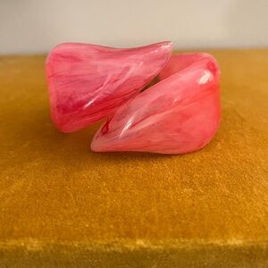 Vintage Pink Marbled Lucite Spring-hinged Clamper Bracelet